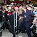 FOTOD: JYSKi poe avamine Narvas pani turvatöötajate jõu proovile