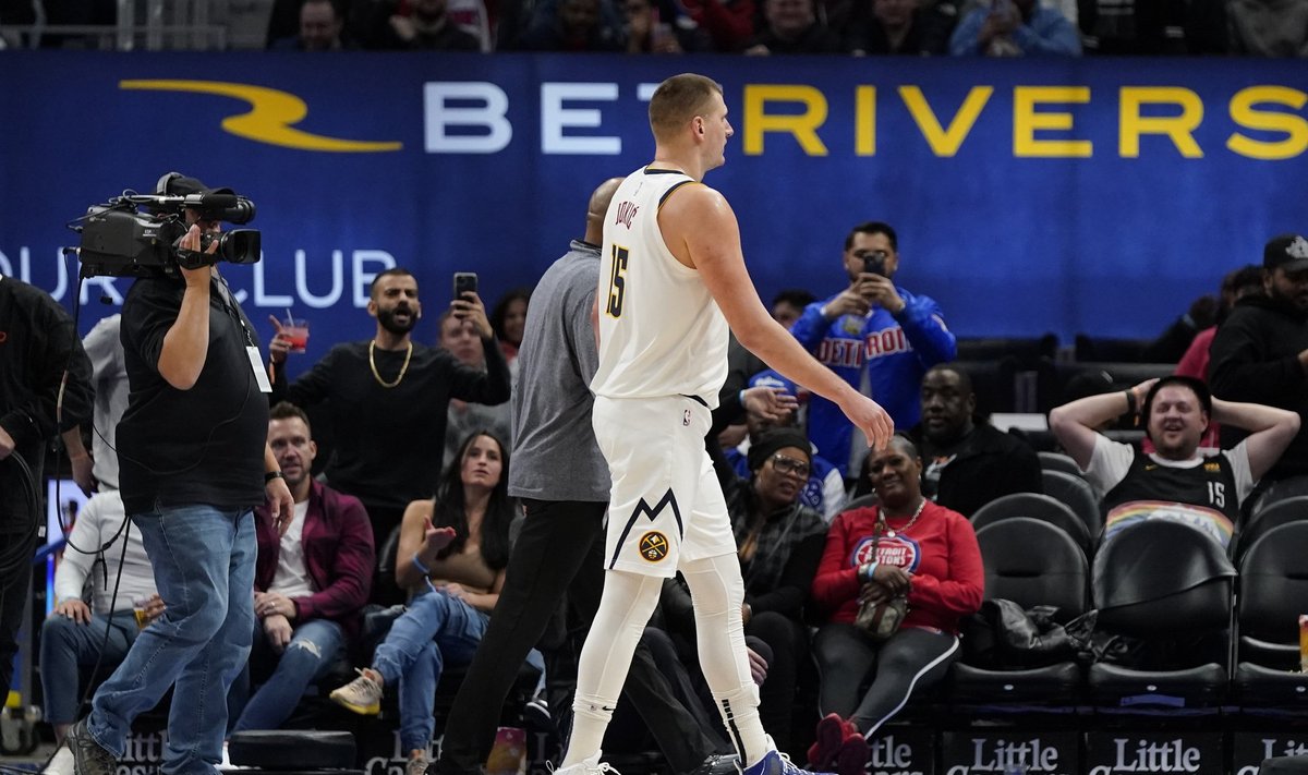 Nikola Jokic saadeti juba avapoolajal platsilt minema