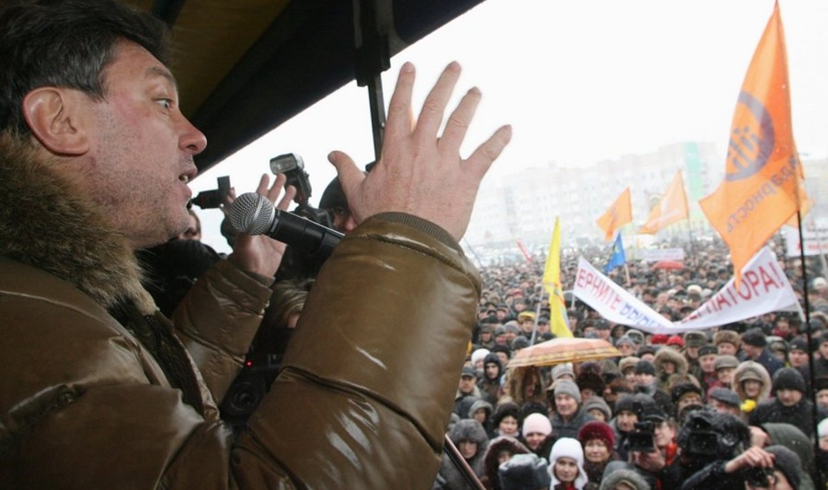 Boris Nemtsov, Solidarity movement co-chairman, speaking at the rally against vehicle tax hike near the House of Councils on Kaliningrad's Central Square.