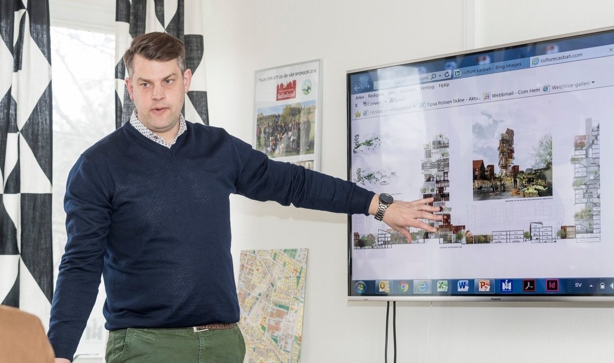 Malmö linnavolinik Andreas Schönström näitab, millised suured plaanid on neil probleemsete linnaosadega.