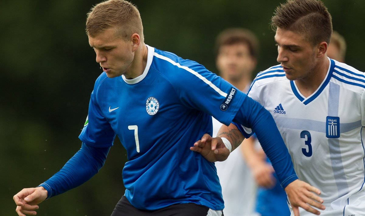 Hannes Anier mullu U-19 koondise mängus Kreekaga.