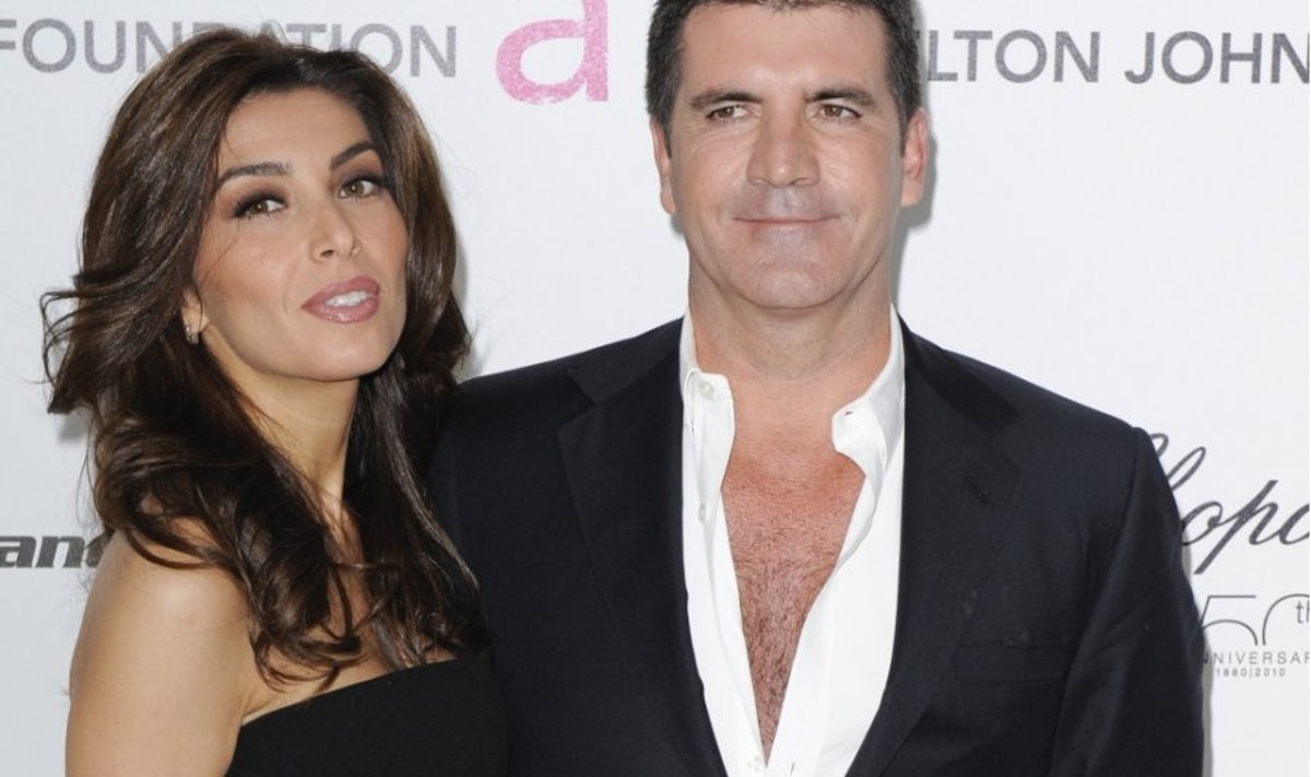 Simon Cowell (R) and Mezhgan Hussainy arrive at the 18th Annual Elton John AIDS Foundation Academy Award Viewing Party in West Hollywood, California March 7, 2010.  REUTERS/Gus Ruelas    (OSCARS-PARTY)(UNITED STATES (ENTERTAINMENT)