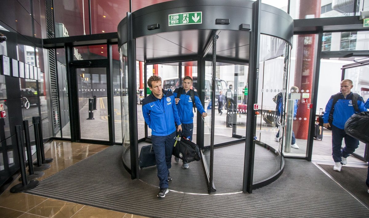 Konstantin Vassiljev ja Aleksandr Dmitrijev astusid eile üle Hiltoni hotelli läve. Treening Wembleyl seisab ees täna.