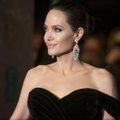 FOTOD | Imekaunis Angelina Jolie säras auhinnagalal kui miraaž kõrbes ja näitas hiiglaslikke tätoveeringuid