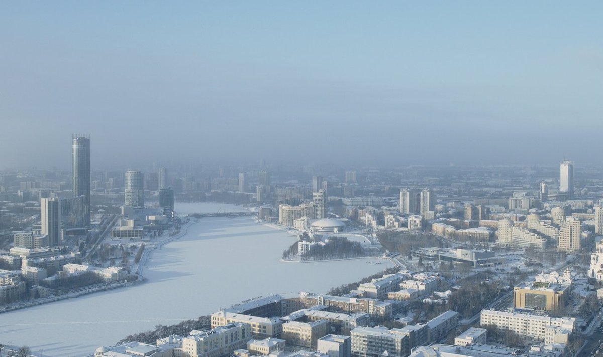 LOOTUSETU LINN: „Viimase reliikvia“ peategelane on Jekaterinburg, kus valitseb peaaegu alati talv, kohe kõva pakane, nagu näeb inimeste suust tulevast aurust ning külmaudust linna kohal.