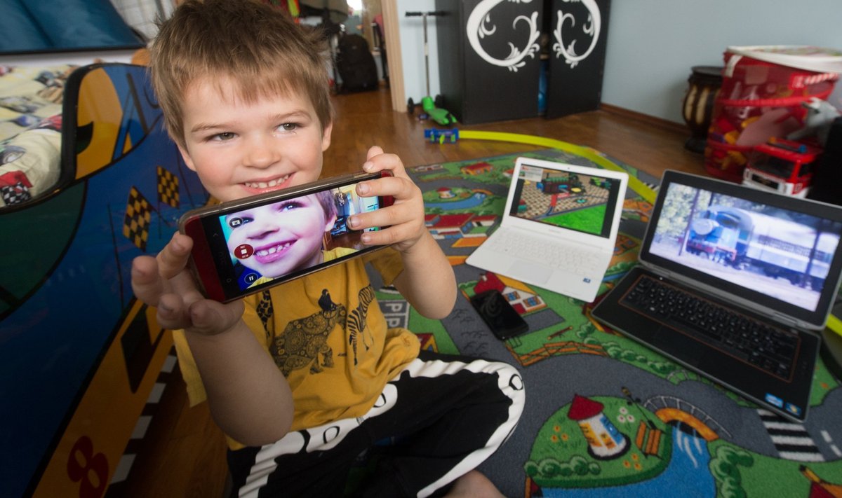 Nelja-aastane Tristan Paris suhtleb väga väikesest saadik nutitelefoni ja arvutite kui igapäevaste mängukaaslastega. Kõige suuremat rõõmu pakub see, millisena telefon teda ennast näeb.