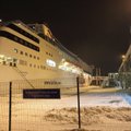 DELFI FOTOD: Vigastatud radariantenni ja illuminaatoriga Romantika saabus Riia sadamasse plaanitust varem