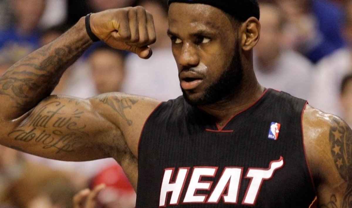 LeBron James demonstreerib muskleid, NBA, korvpall