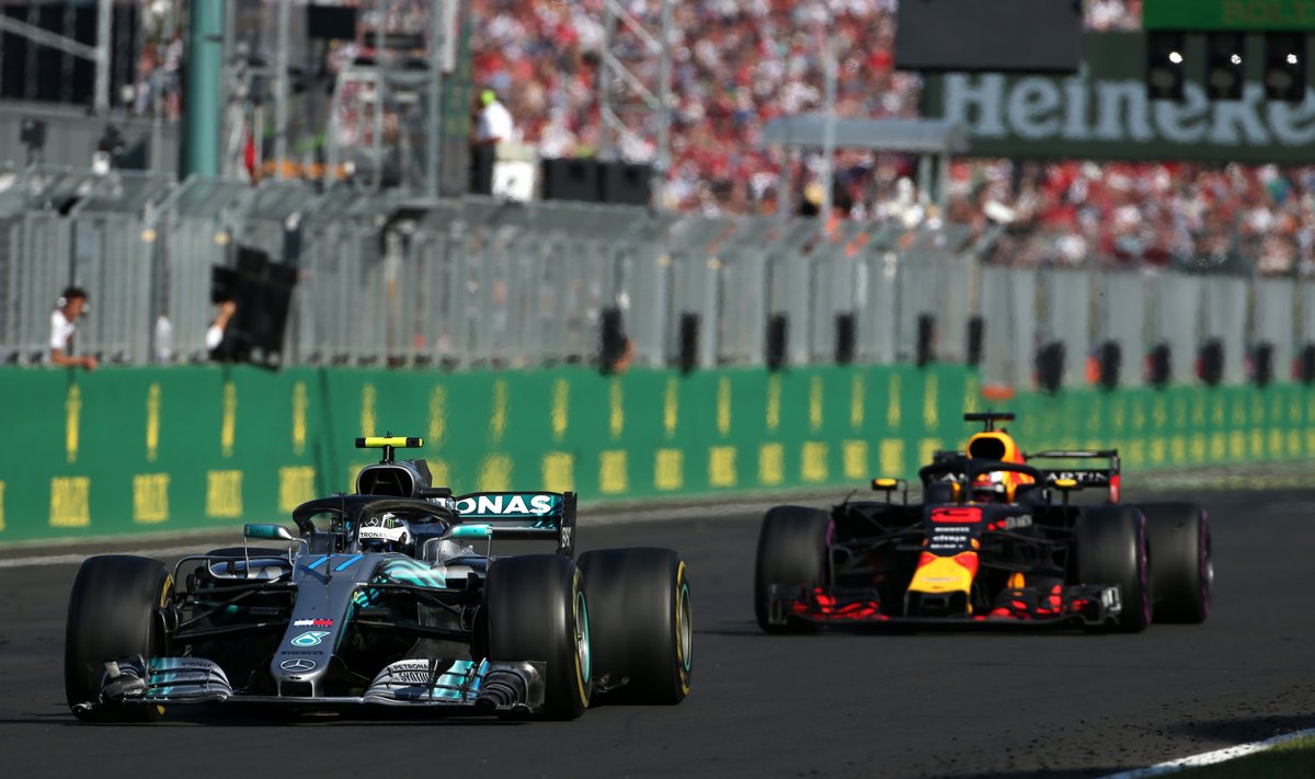 Valtteri Bottas ja Daniel Ricciardo