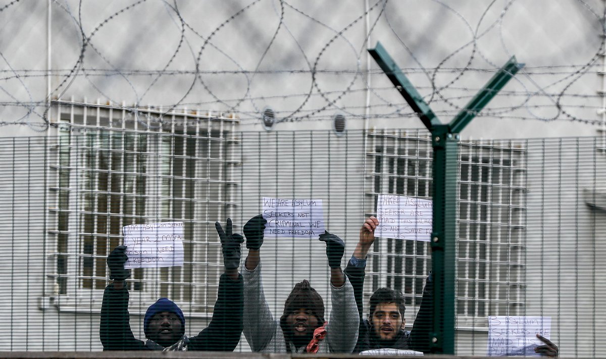 Harkus kinnipeetud asüülitaotlejad 2016. aastal protestimas.