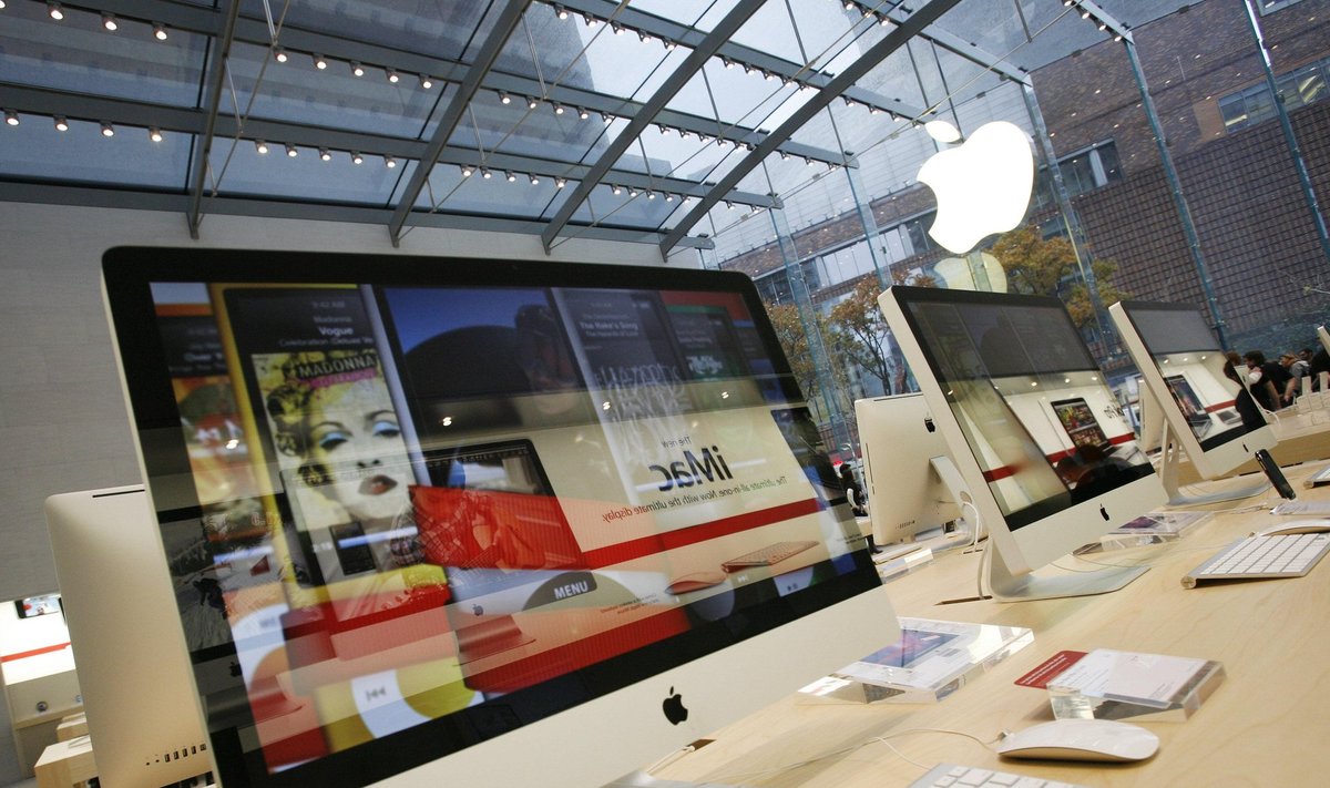 An iMac 27-inch computer is shown at the new Apple Store Upper West Side during a media preview, Thursday, Nov. 12, 2009 in New York. The store opens Saturday. (AP Photo/Mark Lennihan) / SCANPIX Code: 436