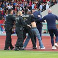 Serbia huligaanid põhjustasid jalgpalli EM-il esimese skandaali