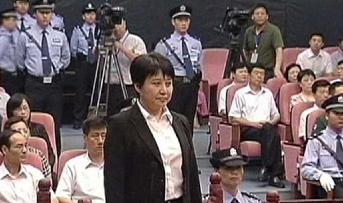 Hiljuti muretut parteifunktsionäri naise elu nautinud Gu Kailai protsess jõudis isegi Hiina televisiooni.