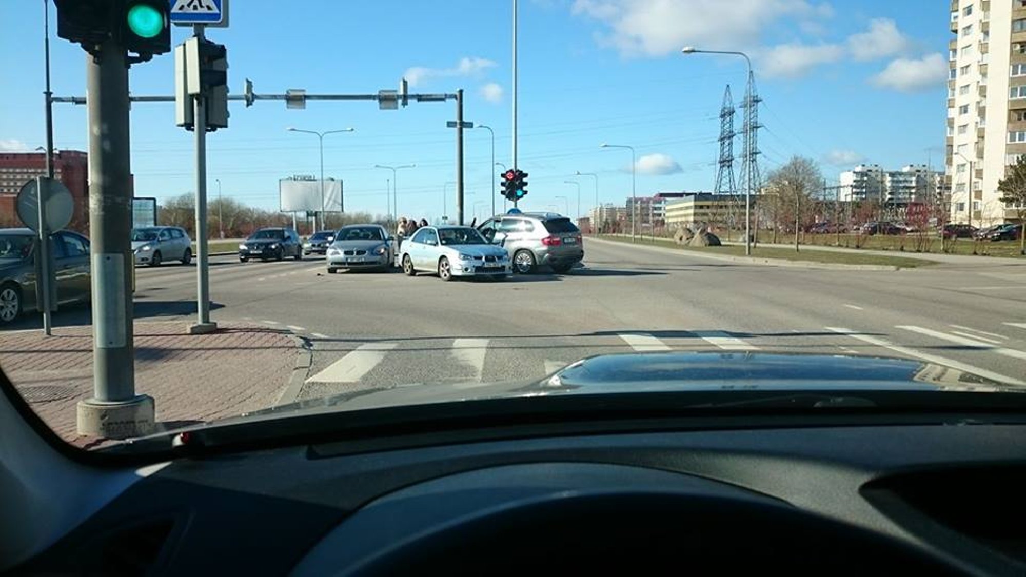 ФОТО: Пенсионерка Валентина из Ласнамяэ вновь попала в аварию, в тот же  день в ее машине разбили стекло - Delfi RUS