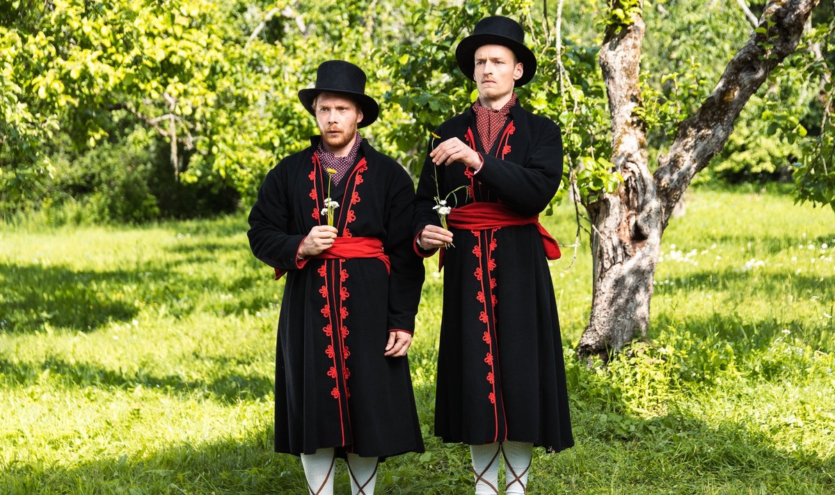 TULEVANE KINOHITT?: Enn (Pääru Oja, vasakul) ja Jaak (Kaspar Velberg) on mulkidest kosilased.