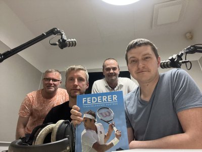 Vasakult: Roger Federeri fännid Toomas Kuum, Riho Kallus, Alo Ojassalu, Gunnar Leheste.