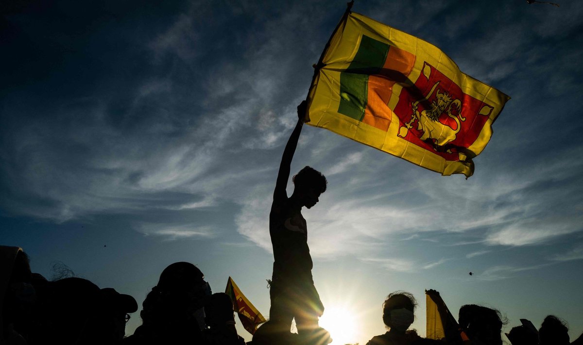 Kaosesse paisatud Sri Lankal nõuavad protestijad valitsuse tagasiastumist.