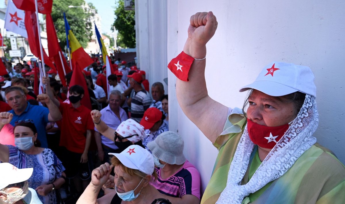 Punalippudega vehkivad venemeelsed said juuli valimistel lüüa. Nüüd leiab Venemaa, et aeg on Moldovat selle eest karistada. 