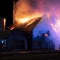 FOTO | Otepääl põles eile õhtul puidutööstuse Jumek olmehoone. Kohal oli pool tosinat päästeautot ja kiirabi