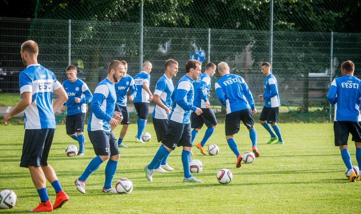 Eesti jalgpallikoondise treening Kotka tänava staadionil