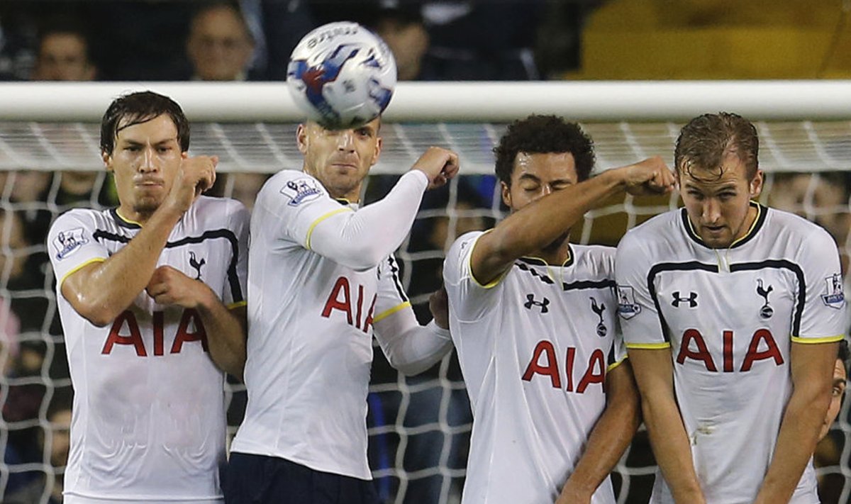 Tottenhami mängijad Benjamin Stambouli (vasakul), Roberto Soldado, Mousa Dembele ja Harry Kane 