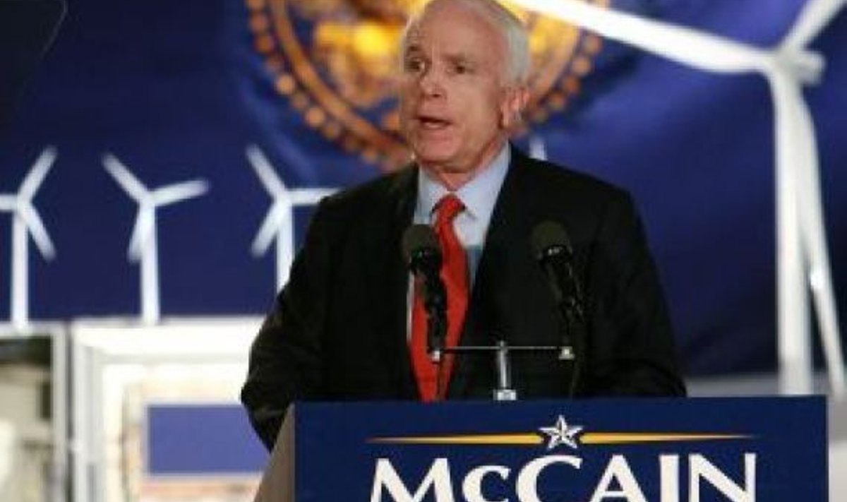 John McCain kõnelemas Oregonis. 
