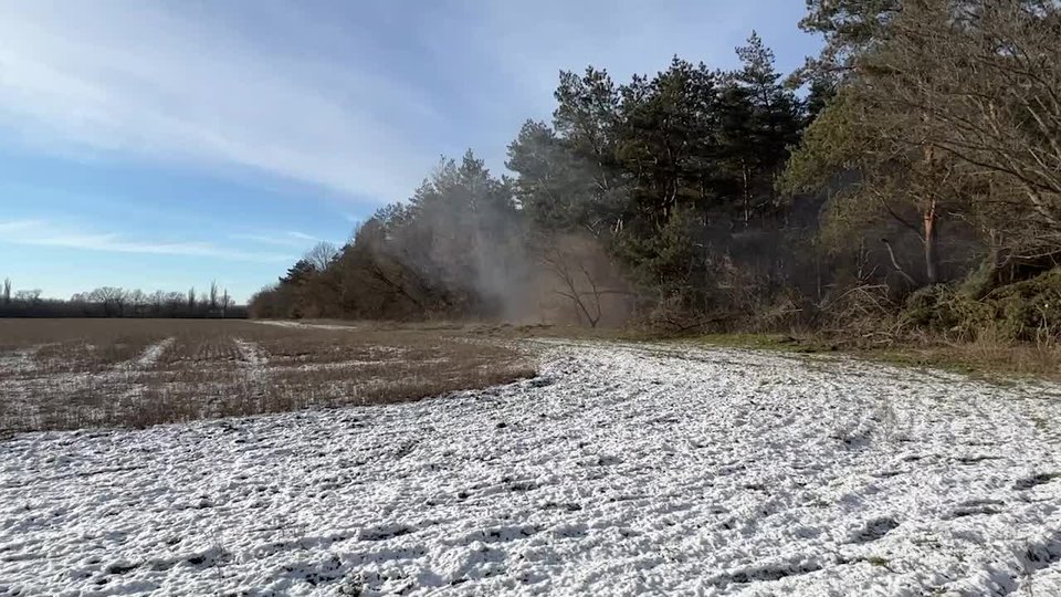 DELFI VIDEO UKRAINAST | Suurtükiväelased sihivad purustatud Vuhledaris  vaenlase eesliini - Delfi