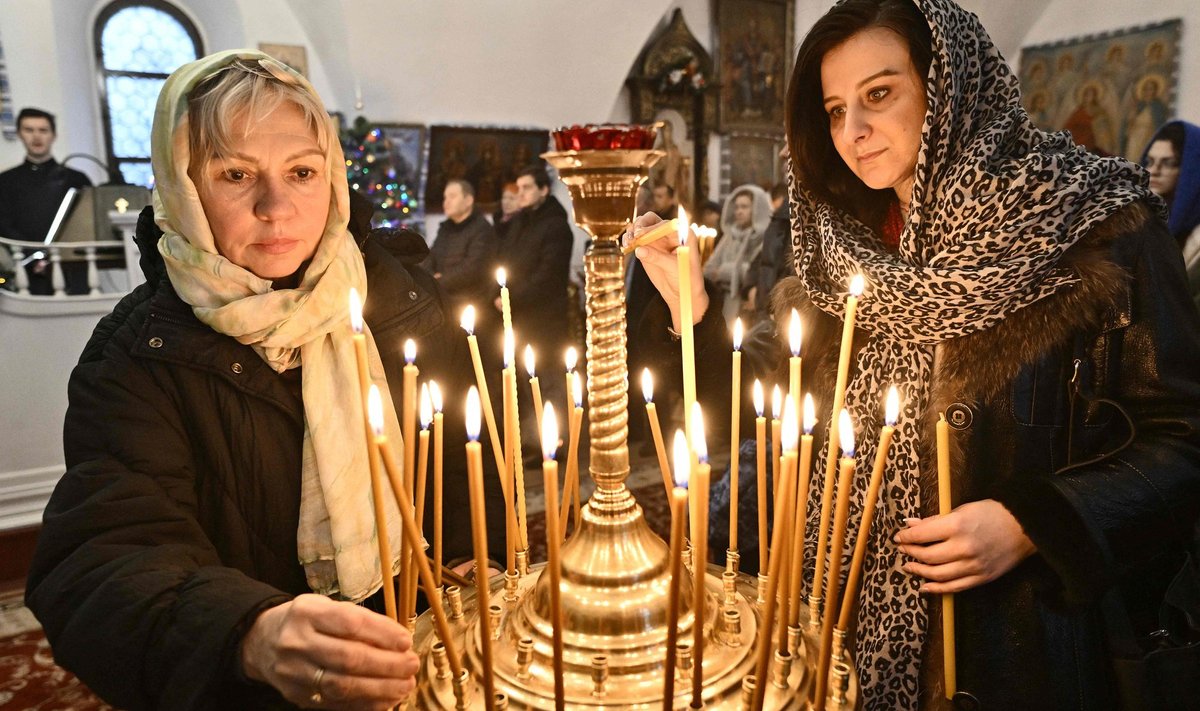 Jumalateenistus Kiievi õigeusukirikus, kus jõule tähistati seekord koos Euroopaga.