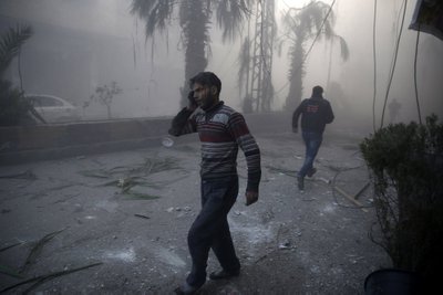 Süüria õhurünnakute tagajärjed. Sameer Al-Doumy, Süüria, 2015, Agence France-Presse.