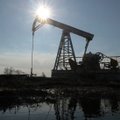 Страны группы ОПЕК+ договорились снизить добычу нефти