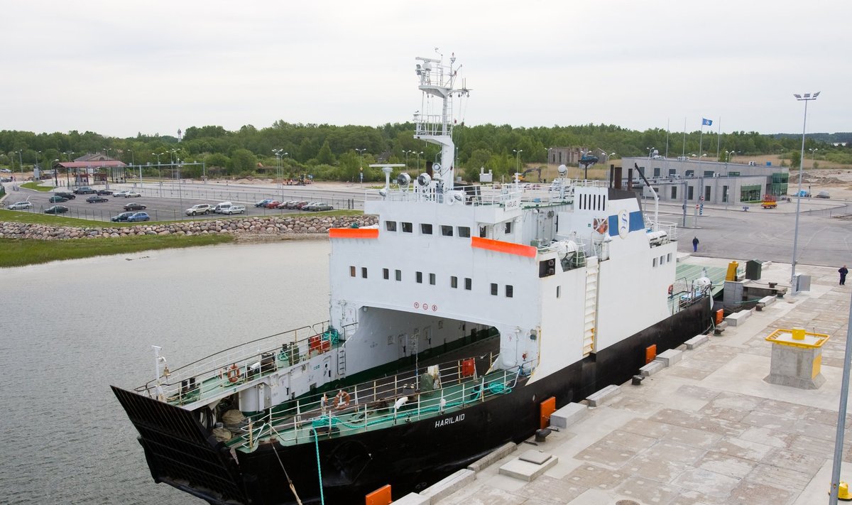 Saaremaa Laevakompanii opereerib jätkuvalt ka 1985. aastal Nõukogude Liidus ehitatud praamiga Harilaid