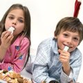 Spetsialist annab nõu, kuidas lapse hambaid jõuludeagse kommiuputuse ajal säästa