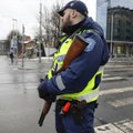 DELFI FOTOD: Kaitseväe pidu, politsei suur tööpäev: pumppüssiga politseinik oli valmis võimalikku ohtlikku rünnakut ära hoidma
