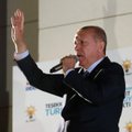 Türgi kauaaegne juht Erdoğan valiti uuesti laiendatud võimuga presidendiks