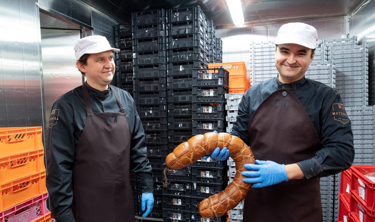 Matsimoka lihatööstus juhid, vennad Jan (vasakul) ja Sten Inno loodavad, et juba juunist ja juulist taastuvad nende aasta alguse käibenumbrid.