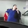 VIDEO | Kummal on õigus? Naine seisab parkimiskohal, et reserveerida seda, kuid teise autojuhi arvates peaks tema selle saama