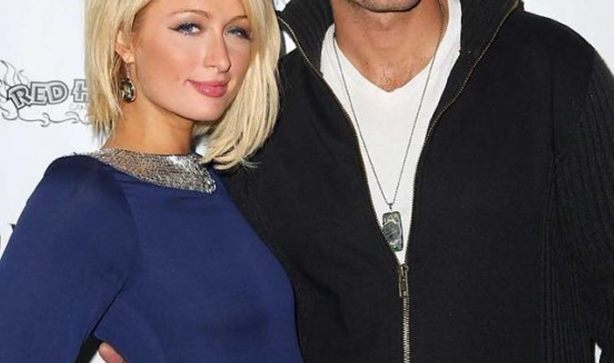 Üheskoos kriitikatule all: Johann Urb kaisutab Paris Hiltonit. Sundance’i filmifestival jaanuar 2008.