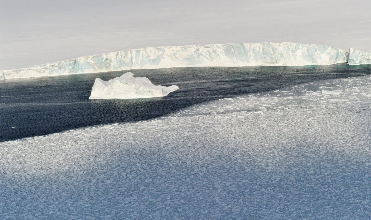 Põhja-Jäämere soojenemisest on andnud märki ka jääkatte pidev taandumine ja alles hiljuti võimatuna paistnud nn Arktika laevatee tekkimine suviti Vaiksest ookeanist Atlandile.