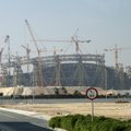 Katari jalgpalli MM-i karm reaalsus: FIFA teenib kolm miljardit, hinge heitvad võõrtöölised aga 10 eurot päevas