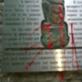 FOTO: Tallinnas viskasid vandaalid Jeltsini bareljeefile punast värvi