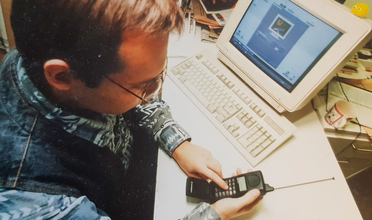 Loo autor 1995. aastal Eesti Päevalehe toimetuses ­­­­­­­­­-­­­­­­­­­ selles lihtsamas maailmas, kus internet ja muudki vidinad polnud veel ülearu keerulised