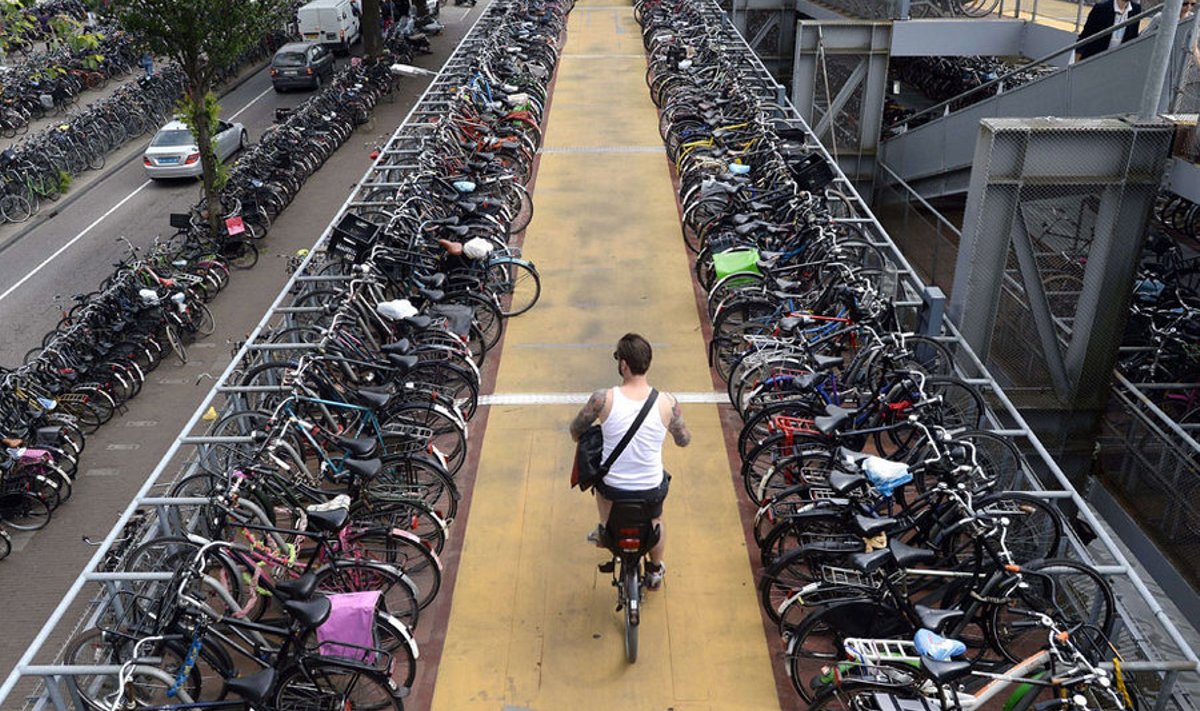 Amsterdamis pole lihtne rattale kohta leida isegi kolmetasandilises spetsiaalses parkimismajas. 