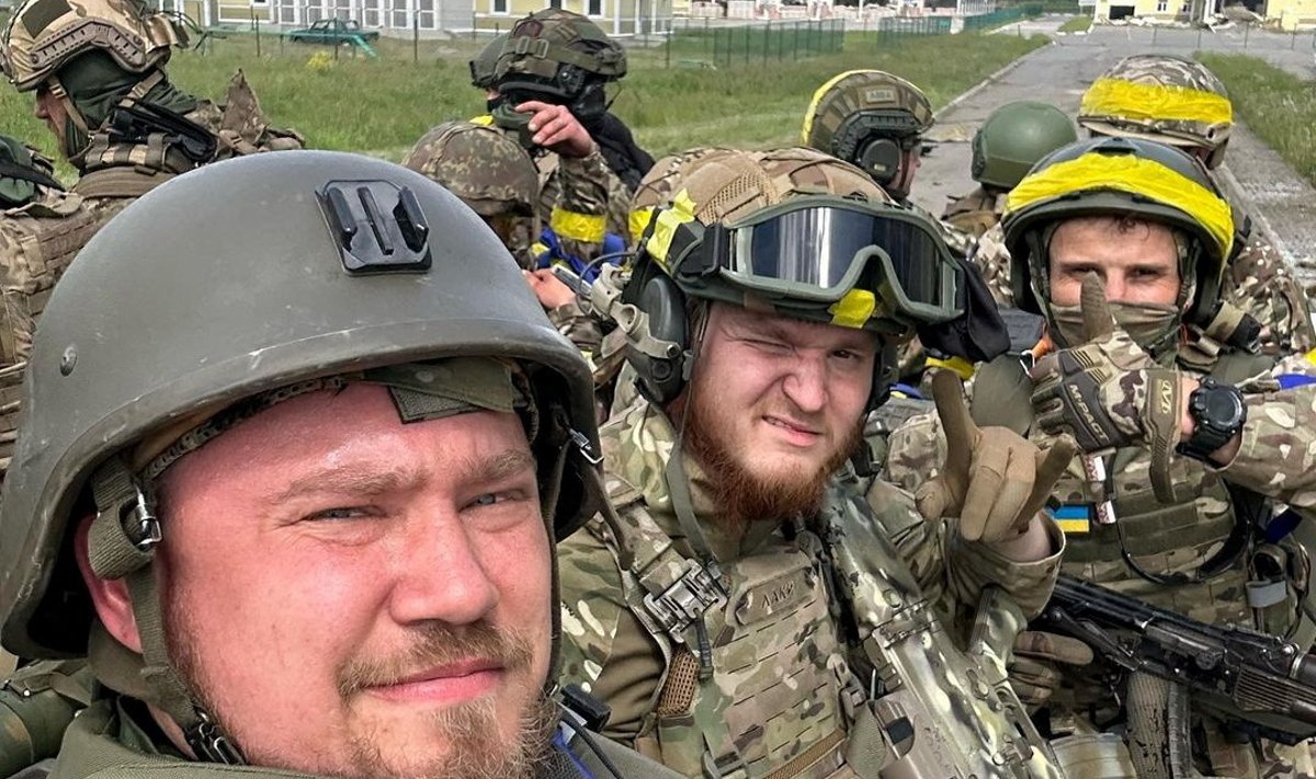 VABASTAME VENEMAA PUTINIST! Ukrainast Belgorodi tunginud Vene Vabatahtlike Korpuse sõdurid poseerimas Graivoroni linna lähedal.