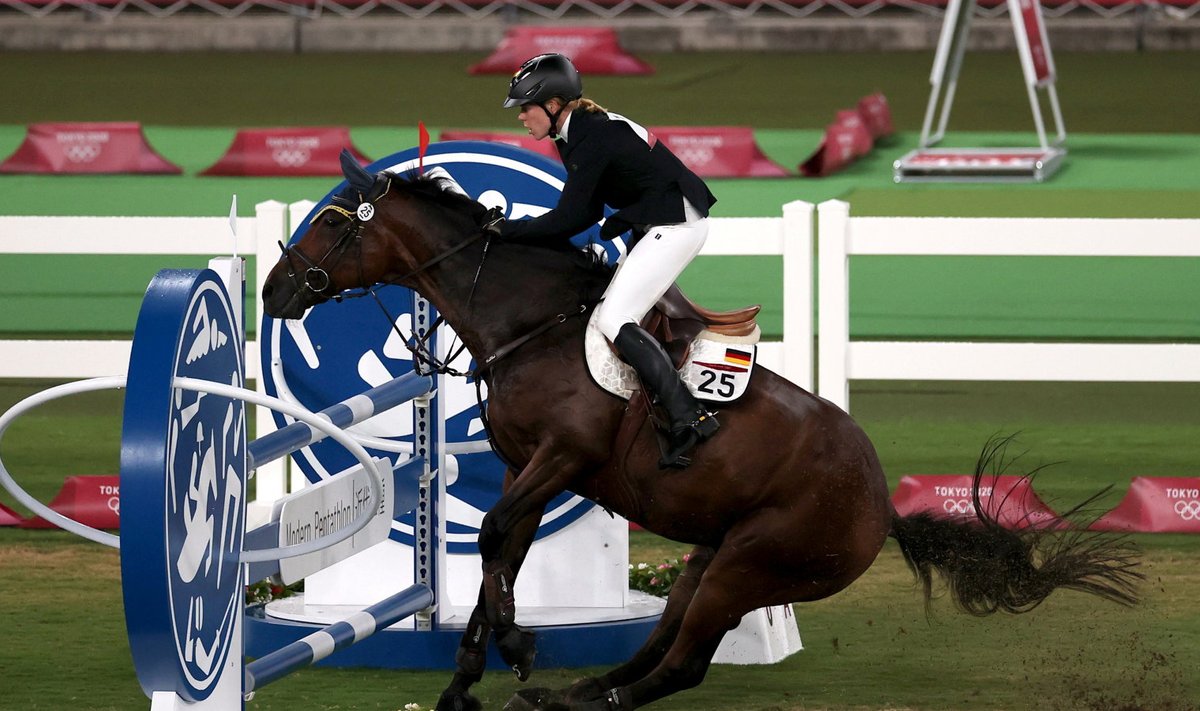 Annika Schleu ja hobune Saint Boy Tokyo olümpial.