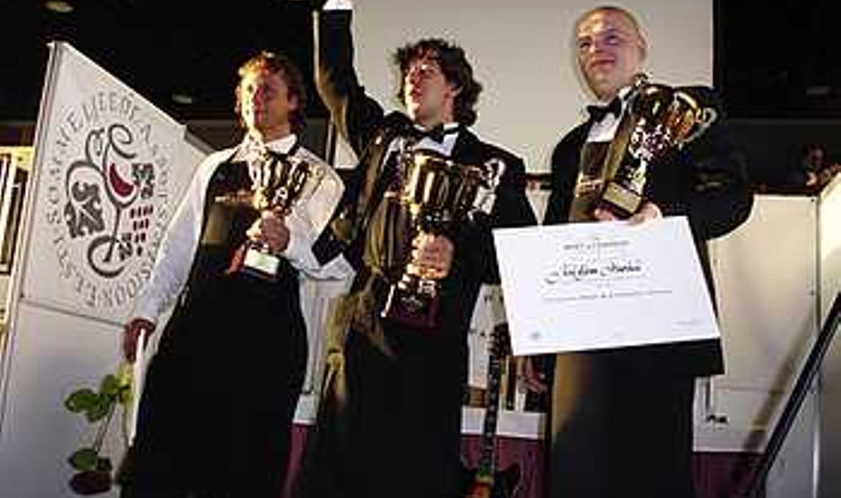 RAHVUSLIK ESIKOLMIK: Marko Hark (vasakult), Urvo Ugandi ja Kristjan Markii on sommeljeevõistluse võidupjedestaalil kolmekesi koos juba teist korda. Kalev Kesküla