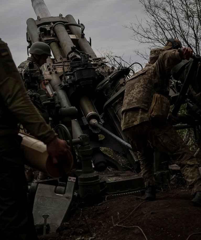 Ukrainlased valmistumas M777-st tuld andma. Foto tehtud Harkivi lähistel, 21. juunil 2022