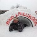 Sindi laulukoor ehitas Pärnus lumelinna