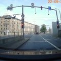 ВИДЕО | “Дятел за рулем!” Водитель пронесся на красный свет в центре Таллинна