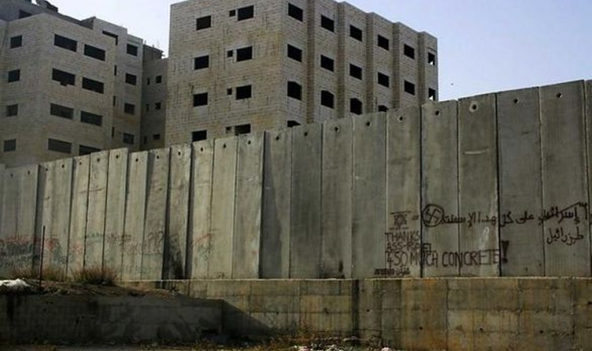 Kuni ­kaheksa meetrit kõrge müür eraldab Iisraeli ja Palestiinat. Kuid mitte veel igal pool.