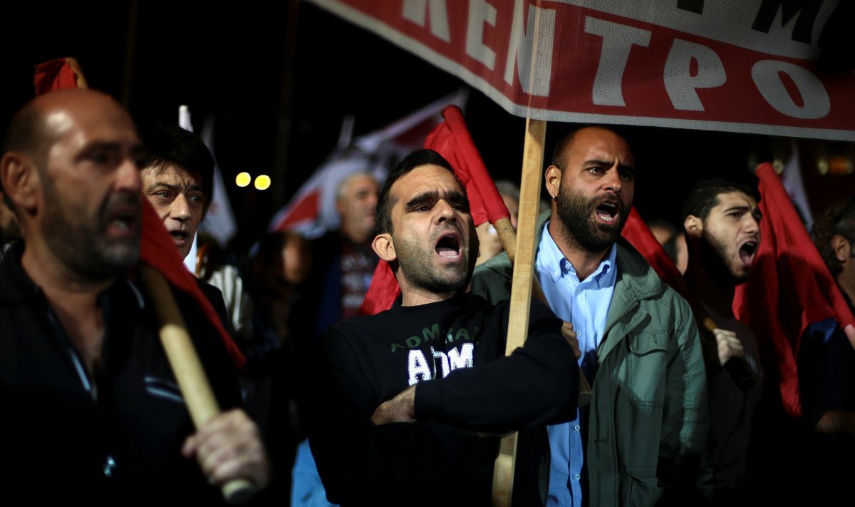 Kreeka kommunistide korraldatud pensionikärbete vastane demonstratsioon Ateenas. 